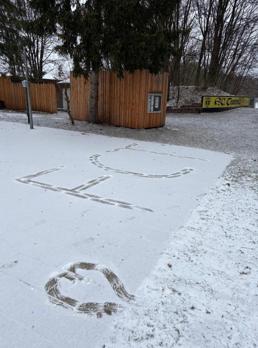 0859486F 3BA3 4218 83F9 6F3D99E3FBAB